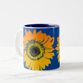 Sonnenblumen Blauer Hintergrund Zweifarbige Tasse (Vorderseite Links)