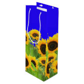 Sonnenblumen - Freiheit Ukraine Frieden ukrainisch Geschenktüte Für Weinflaschen (Vorderseite Schrägansicht)