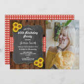Sonnenblumen Geburtstagsparty Rustic Wood Chalk Fo Einladung (Vorne/Hinten)