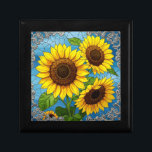 Sonnenblumen Gestaltete Glass Illusion Juwelen Erinnerungskiste<br><div class="desc">Elegantes,  lebendiges Sonnenblumenmuster in einem Buntglaseffekt. Delikat und fröhlich. Ideal für Schmuck und andere Schätze,  oder geben als persönliches Geschenk.</div>