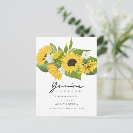 Sonnenblumen Grünes Brautparty Einladungspostkarte (Stehend Vorderseite)