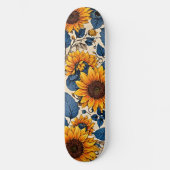 Sonnenblumen-Himmel: Ein strahlendes Blumenwerk Skateboard (Vorderseite)