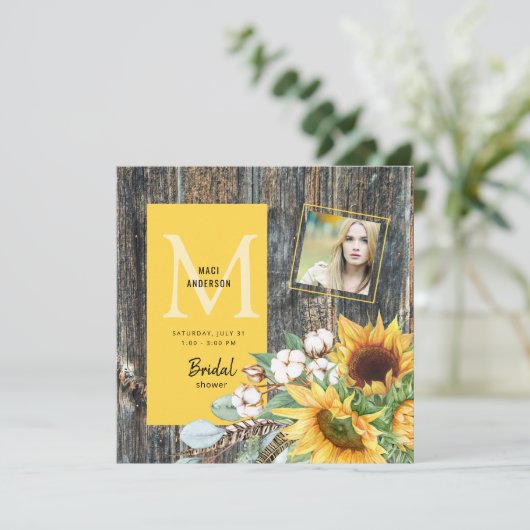 Sonnenblumen im blühenden rustikalen Foto Brautpar Einladung (Stehend Vorderseite)