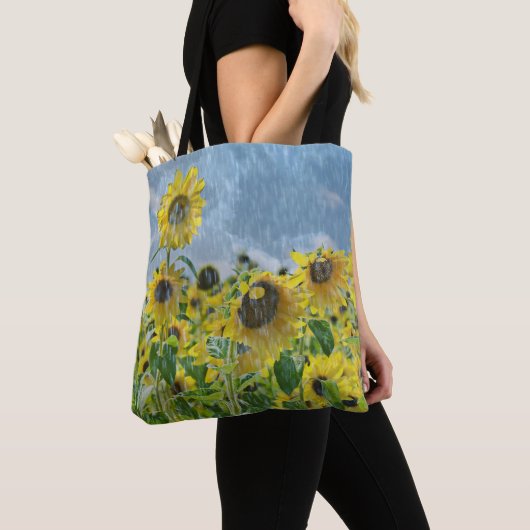 Sonnenblumen im Regen Tasche (Von Nahem)