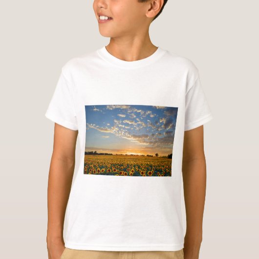 Sonnenblumen im Sonnenuntergang T-Shirt (Vorderseite)