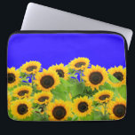 Sonnenblumen Laptop-Sieb Ukraine Flaggenfarben Laptopschutzhülle<br><div class="desc">Sonnenblumen - Freiheit Ukraine Frieden ukrainische Flagge - Unterstützung Unabhängigkeit gemeinsam - Sieg ! Machen wir die Welt zu einem besseren Ort - alle zusammen! Eine bessere Welt beginnt - abhängig - braucht Ihr auch! Sie können auf mehr als 1000 Zazzle-Produkte übertragen. Ändern Sie die Größe und verschieben oder entfernen...</div>