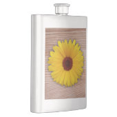 Sonnenblumen Marigold auf rustikalen Holzplatten Flachmann (Rechts)
