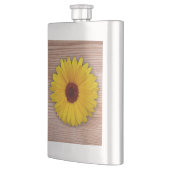 Sonnenblumen Marigold auf rustikalen Holzplatten Flachmann (Links)