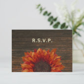 Sonnenblumen und Barnwood Rustic Wedding RSVP Karte (Stehend Vorderseite)