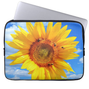Sonnenblumen und Bienen auf dem Blue Sky Laptop-Si Laptopschutzhülle