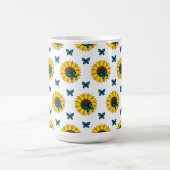 Sonnenblumen und Blauer Schmetterling Kaffeetasse (Mittel)