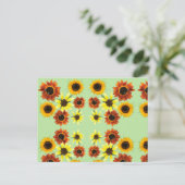 Sonnenblumen und Hummeln auf grünen Postkarten (Stehend Vorderseite)