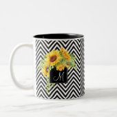 Sonnenblumen und Zickzack Streifen mit Monogramm Zweifarbige Tasse (Links)
