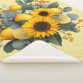 Sonnenblumen und Zitronen Herbstanordnung Sherpadecke (3/4)