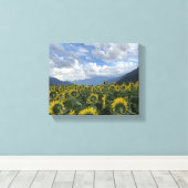 Sonnenblumen vor Berghang Leinwanddruck (Insitu (Holzboden))
