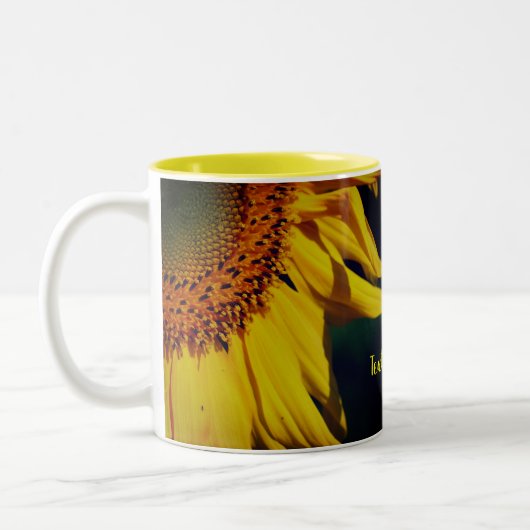 Sonnenblumenblätter Personalisiert Zweifarbige Tasse (Links)