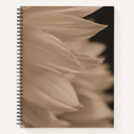 Sonnenblumenblütenblätter in Sepia-Ton  Notizblock