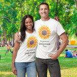 Sonnenblumenfamilie Wiedersehen T-Shirt<br><div class="desc">Dieser Family Wiedersehen T - Shirt ist mit einer gelben Aquarellsonnenblume dekoriert. Einfach anpassbar. Original Wasserfarbe © Michele Davies.</div>