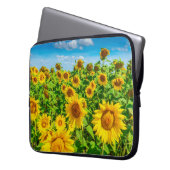 Sonnenblumenfeld im Sommer Sonnentag. malerisch Laptopschutzhülle (Vorderseite Links)