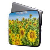 Sonnenblumenfeld, Sommersonntag. Laptopschutzhülle (Vorderseite Links)