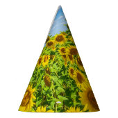 Sonnenblumenfeld, Sommersonntag. Partyhütchen (Links)