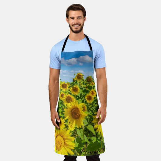 Sonnenblumenfeld, Sommersonntag. Schürze (Getragen)