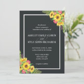 Sonnenblumenhochzeit mit dunklem Hintergrund Einladung (Stehend Vorderseite)