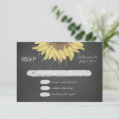 Sonnenblumenkhalkboard Rustic Wedding RSVP Karte (Stehend Vorderseite)