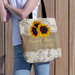 Sonnenblumenkolonne Hochzeitsstil Trauzeugin Tasche<br><div class="desc">Rustikale Hochzeit im Herbst im Sommer oder Herbst stilvolle Mutter der Braut / Mutter des Bräutigams / Brautjungfrau / Trauzeugin / Ehrenmatrone / Blume Mädchen Tote Tasche auf beige Imitate Burlap mit schönen gelben Sonnenblumensträuße und weißen Spitzen Ränder auf beiden Gesichtern. Einfach mit dem Namen der Brautjungfrau auf der Vorderseite...</div>