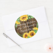 Sonnenblumenkranz auf Barnholz Aussehen Gastfreund Runder Aufkleber (Umschlag)