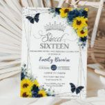 Sonnenblumenschmetterlinge der Marine Silbersüß 16 Einladung<br><div class="desc">Dieses schicke Sweet 16 Birthday Einladung verfügt über einen silbernen geometrischen Rahmen, der mit gelben Sonnenblumen und marineblauen Blumen geschmückt ist. Personalisieren Sie es einfach und schnell mit Ihren Daten, drücken Sie einfach die Schaltfläche Anpassen, um den Stil und die Platzierung des Textes weiter zu ordnen und zu formatieren. c)...</div>