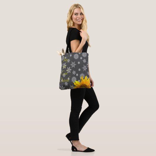 Sonnenblumenschneeflocken Tasche (Am Model)