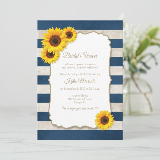 Sonnenblumenstreifen Rustikales blaues Brautparty Einladung (Stehend Vorderseite)