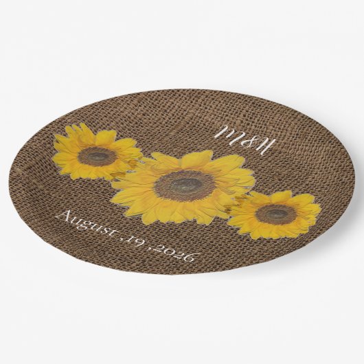 Sonnenblumentrio im Burllook - rustikale Hochzeit Pappteller (Schrägansicht)