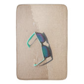 Sonnenbrille am Strand Badematte (Vorderseite Vertikal)