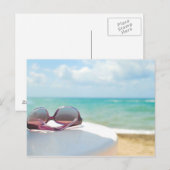 Sonnenbrille am Strand Postkarte (Vorne/Hinten)