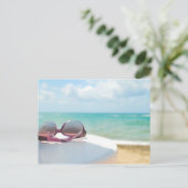 Sonnenbrille am Strand Postkarte (Stehend Vorderseite)