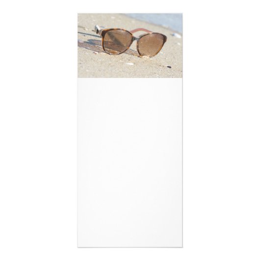 Sonnenbrille am Strand Werbekarte (Vorne)