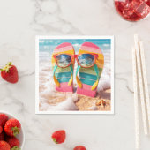 Sonnenbrille auf Flip-Flops im Sand am Strand Serviette (Beispiel)