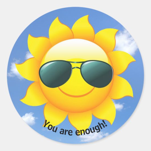 Sonnenbrille auf gelber Sonne am Himmel mit Zitat Runder Aufkleber (Vorderseite)