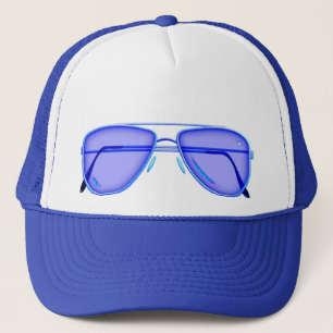 Sonnenbrille auf Hut Truckerkappe