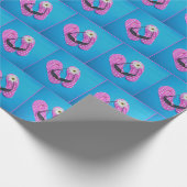 Sonnenbrille auf Polka-Dot-Flip-Flops Geschenkpapier (Ecke)