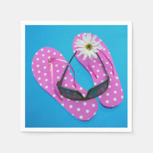 Sonnenbrille auf Polka-Dot-Flip-Flops Serviette