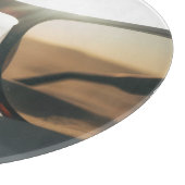 Sonnenbrille auf Sand Schneidebrett (Ecke)