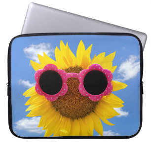 Sonnenbrille auf Sonnenblumen Laptopschutzhülle