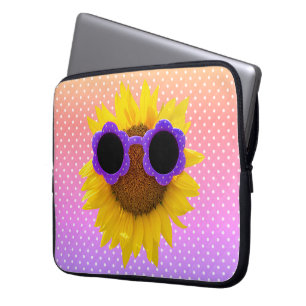 Sonnenbrille auf Sonnenblumen Laptopschutzhülle