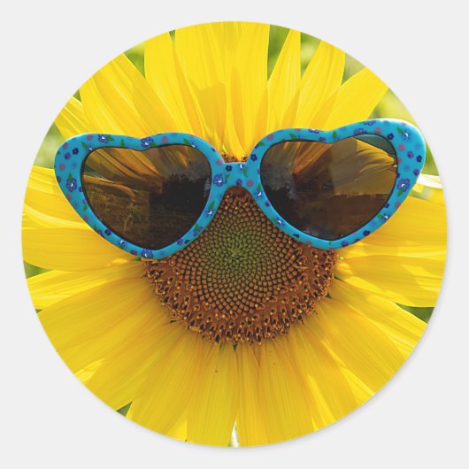 Sonnenbrille auf Sonnenblumen Runder Aufkleber (Vorderseite)