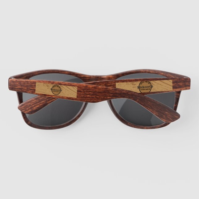 Sonnenbrille mit StickeerCO-Logo (Rückseite)