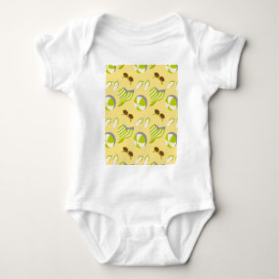 Sonnenbrille und Sonnenhut mit klarem Strandbild Baby Strampler