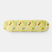 Sonnenbrille und Sonnenhut mit klarem Strandbild Skateboard (Horizontal)